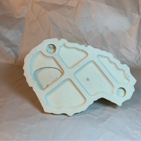 Department 56 snowbabies. Two polar bears in an igloo. - Picture 3 of 3